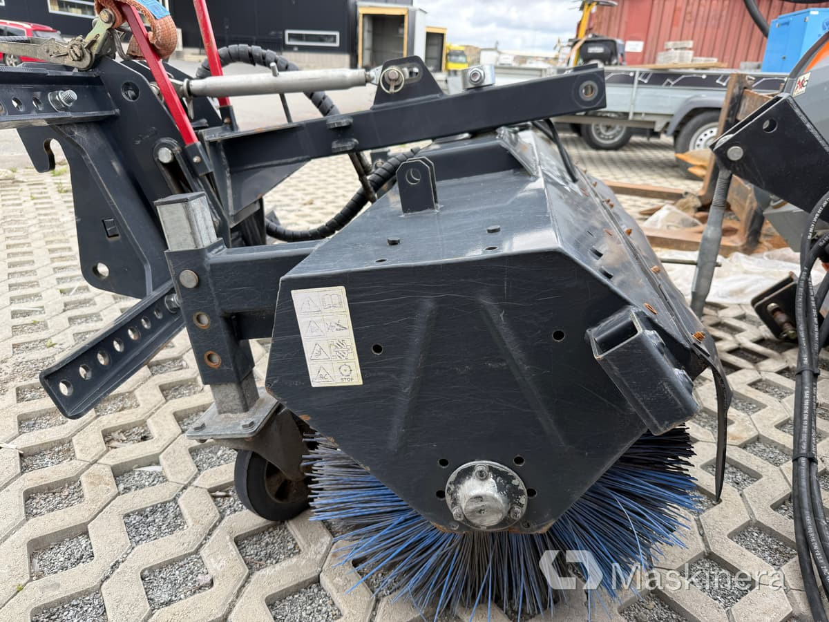 Sopvals Padagas FKM 150 - Spazzatrice stradale: foto 2 Sopvals Padagas FKM 150 - Spazzatrice stradale: foto 2