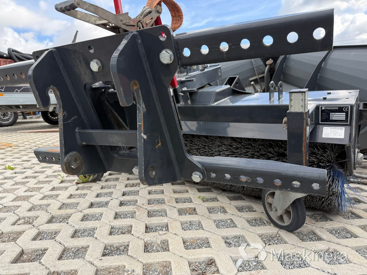Sopvals Padagas FKM 150 - Spazzatrice stradale: foto 3 Sopvals Padagas FKM 150 - Spazzatrice stradale: foto 3
