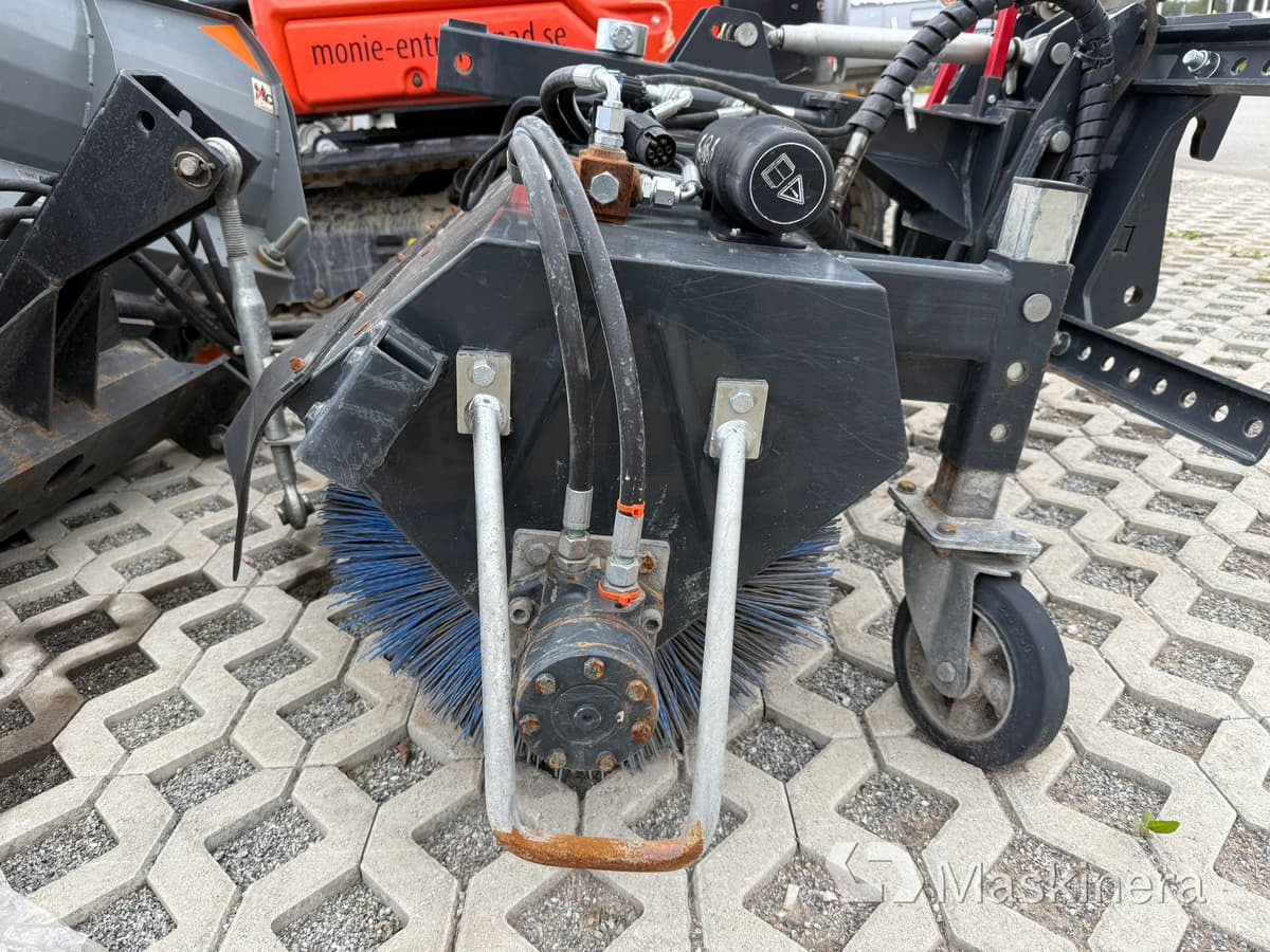 Sopvals Padagas FKM 150 - Spazzatrice stradale: foto 5 Sopvals Padagas FKM 150 - Spazzatrice stradale: foto 5