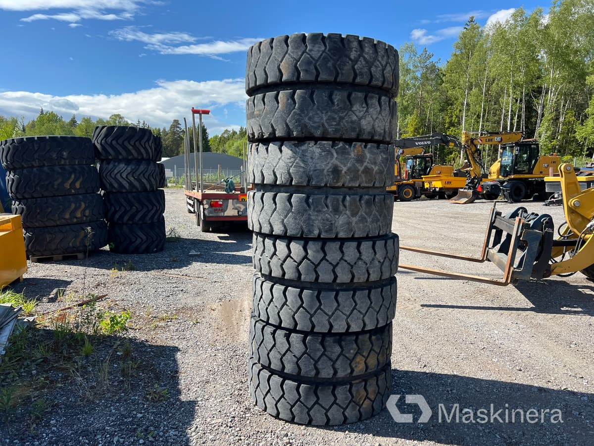 Trelleborg 10.00-20 NHS Däck med fälg Dubbelmontage Trelleborg 10.00-20 - Ruota completa: foto 1 Trelleborg 10.00-20 NHS Däck med fälg Dubbelmontage Trelleborg 10.00-20 - Ruota completa: foto 1