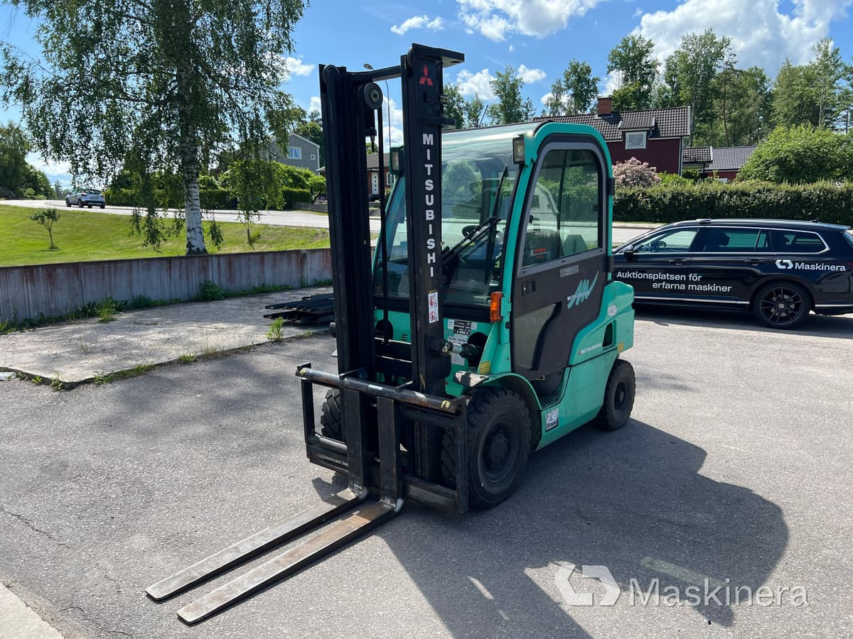 Truck Mitsubishi FD25N - Carrello elevatore diesel: foto 1 Truck Mitsubishi FD25N - Carrello elevatore diesel: foto 1