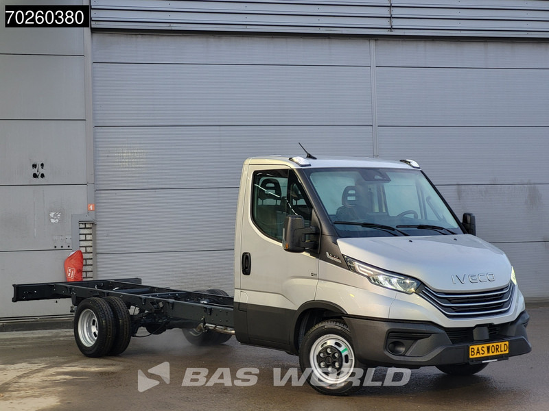 Iveco Daily 35C21 Automaat 410wb Dubbellucht 2025model Chassis Cabine ACC Fahrgestell Airco - Furgone: foto 2 Iveco Daily 35C21 Automaat 410wb Dubbellucht 2025model Chassis Cabine ACC Fahrgestell Airco - Furgone: foto 2