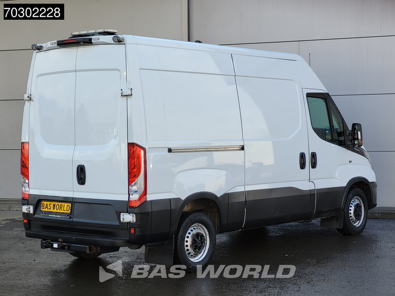Iveco Daily 35S16 Automaat L2H2 3,5t Trekhaak 160PK ACC Navi Airco Camera Werkplaatsinrichting Euro6 L2 Airco Trekhaak - Furgone chiuso: foto 5 Iveco Daily 35S16 Automaat L2H2 3,5t Trekhaak 160PK ACC Navi Airco Camera Werkplaatsinrichting Euro6 L2 Airco Trekhaak - Furgone chiuso: foto 5