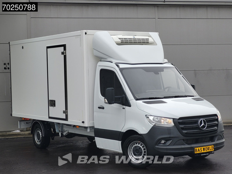 Mercedes-Benz Sprinter 317 CDI Koelwagen Automaat Zijdeur 2025-Model Thermo King V-300max 230v-Stekker 170PK Airco Cruise MBUX CarPlay Euro6 Koel Koele - Furgone frigo: foto 2 Mercedes-Benz Sprinter 317 CDI Koelwagen Automaat Zijdeur 2025-Model Thermo King V-300max 230v-Stekker 170PK Airco Cruise MBUX CarPlay Euro6 Koel Koele - Furgone frigo: foto 2