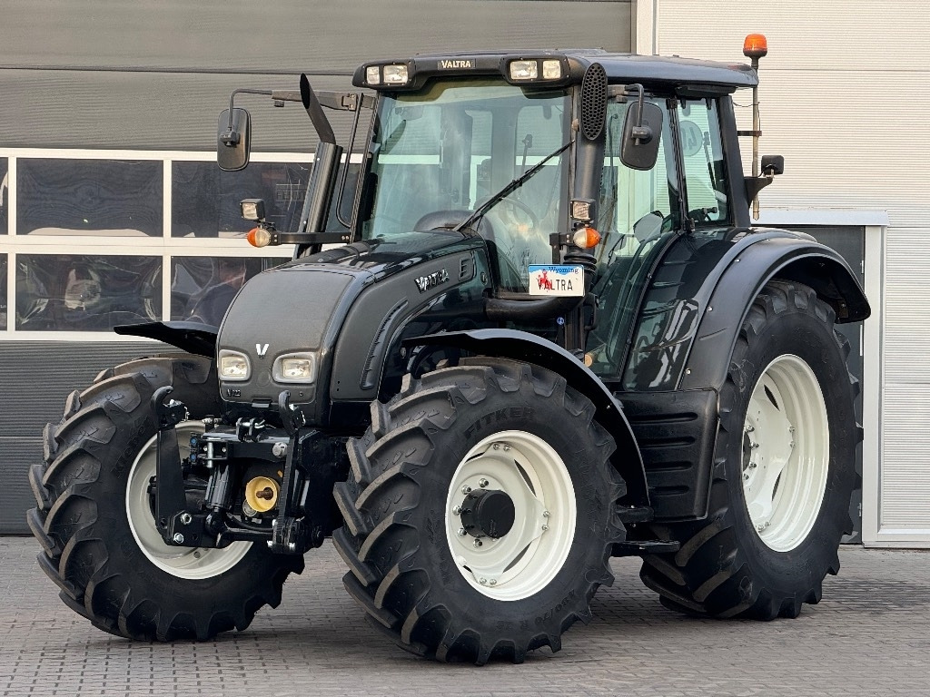 Valtra N 122 V - Trattore: foto 1 Valtra N 122 V - Trattore: foto 1