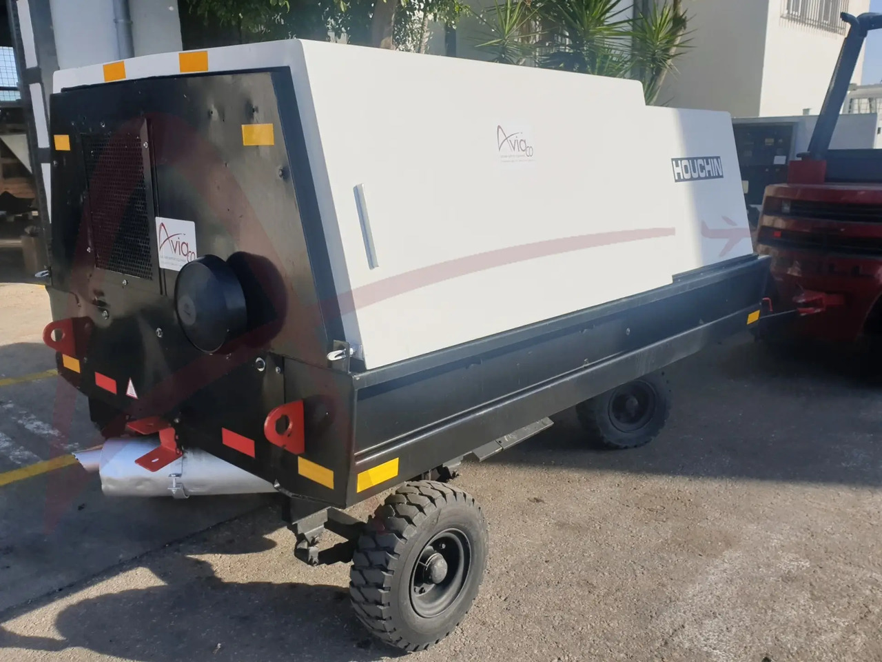 HOUCHIN D690 SV - Unità di alimentazione a terra: foto 1 HOUCHIN D690 SV - Unità di alimentazione a terra: foto 1