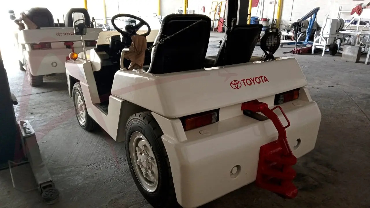 TOYOTA 02-2TD25 - Trattore per traino bagagli: foto 2 TOYOTA 02-2TD25 - Trattore per traino bagagli: foto 2