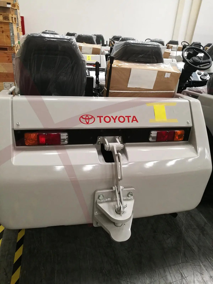 TOYOTA 52-2TD-25 - Trattore per traino bagagli: foto 3 TOYOTA 52-2TD-25 - Trattore per traino bagagli: foto 3