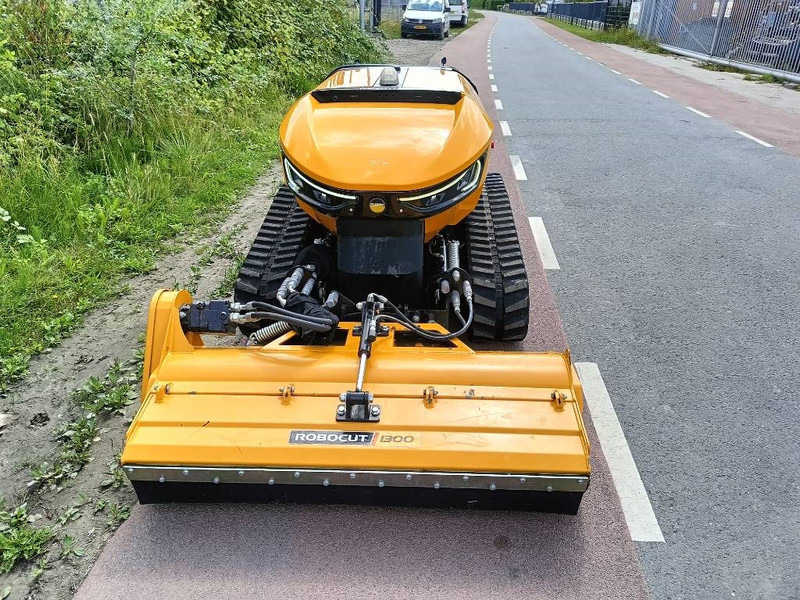 McConnel Robocut RC56 robot remote maaier mower 1200kg - Falciatrice: foto 3 McConnel Robocut RC56 robot remote maaier mower 1200kg - Falciatrice: foto 3
