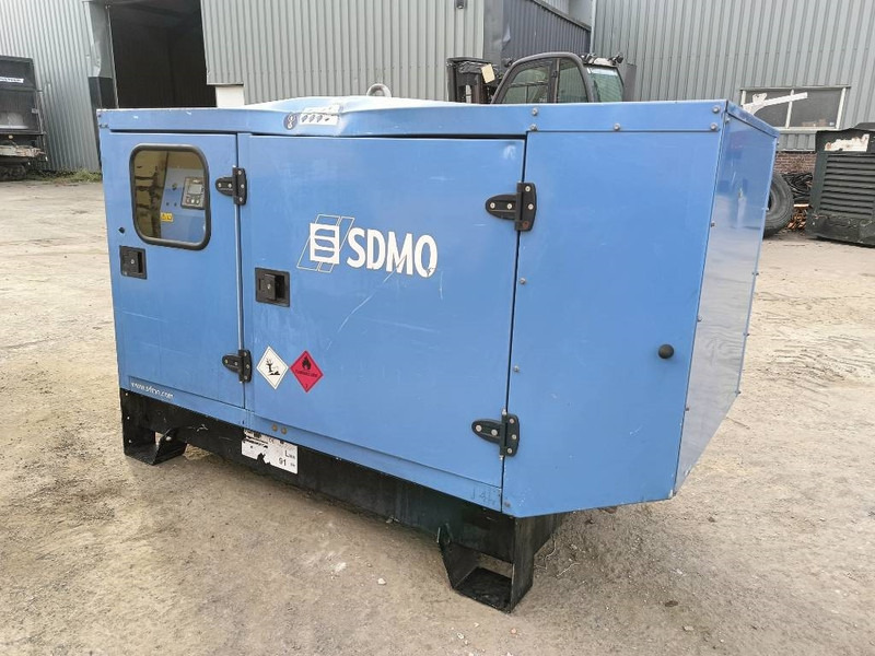 Gruppo elettrogeno SDMO J 44 K 44kva 64 A 35 kw generator aggregaat silent: foto 7
