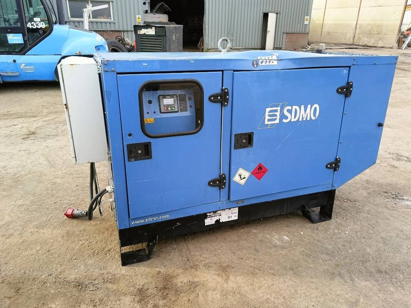 Gruppo elettrogeno SDMO J 44 K 44kva 64 A 35 kw generator aggregaat silent: foto 9