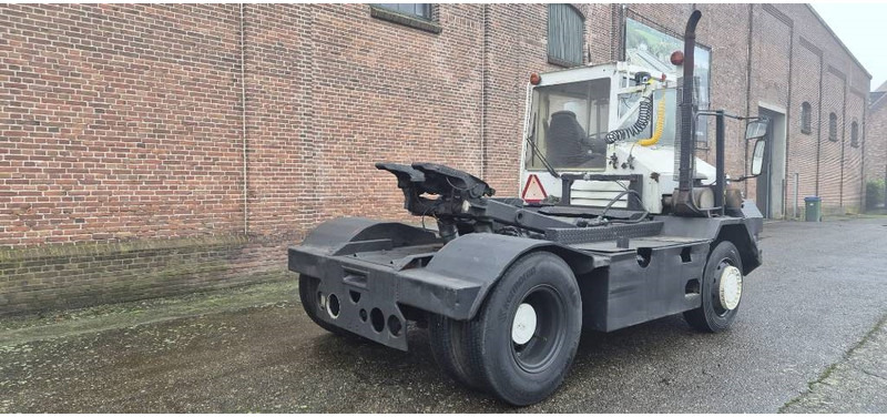 Terberg trt89 4x4 terminal trekker tractor port truck - Trattore terminale: foto 3 Terberg trt89 4x4 terminal trekker tractor port truck - Trattore terminale: foto 3