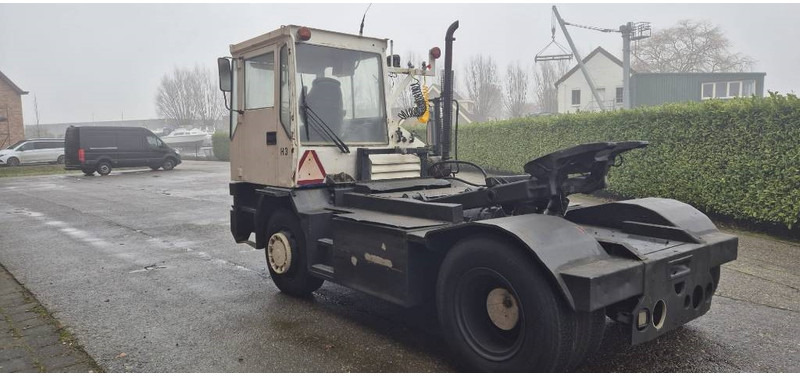 Terberg trt89 4x4 terminal trekker tractor port truck - Trattore terminale: foto 5 Terberg trt89 4x4 terminal trekker tractor port truck - Trattore terminale: foto 5
