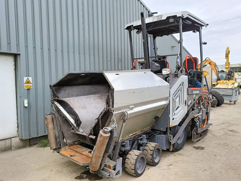 Volvo P 2870 D paver finisher asfaltmachine 2020 - Finitrice: foto 2 Volvo P 2870 D paver finisher asfaltmachine 2020 - Finitrice: foto 2