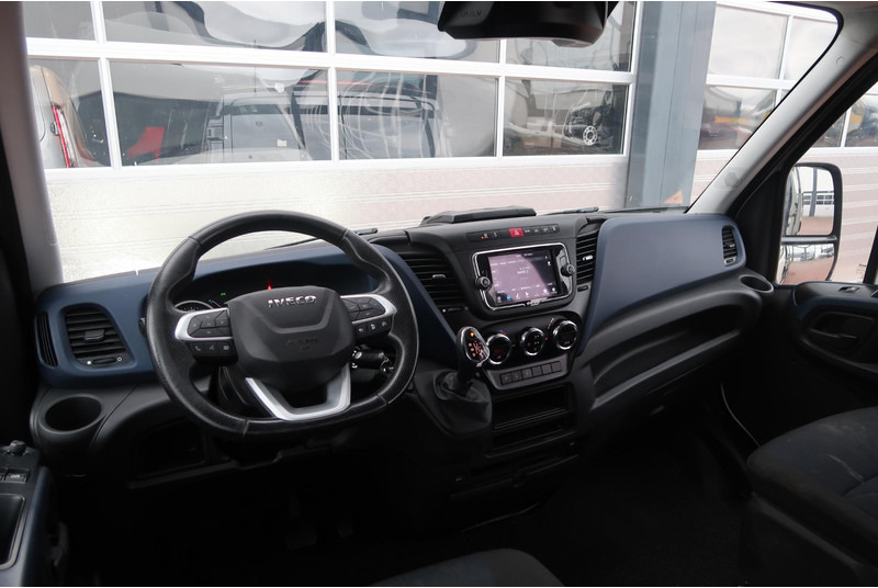Iveco Daily 35C18H 3.0 DC AUT/ CAMERA/ LED/ CRUISE/ CLIMA/ TREKHAAK - Furgone, Furgone doppia cabina: foto 2 Iveco Daily 35C18H 3.0 DC AUT/ CAMERA/ LED/ CRUISE/ CLIMA/ TREKHAAK - Furgone, Furgone doppia cabina: foto 2