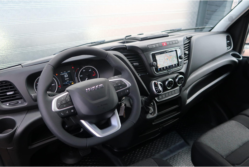 Foto d'interni 3: Furgone chiuso Iveco Daily 35S18HV 3.0 35 L2H2 BPM VRIJ/ LED/ NAVI/ CAMERA/ CLIMA