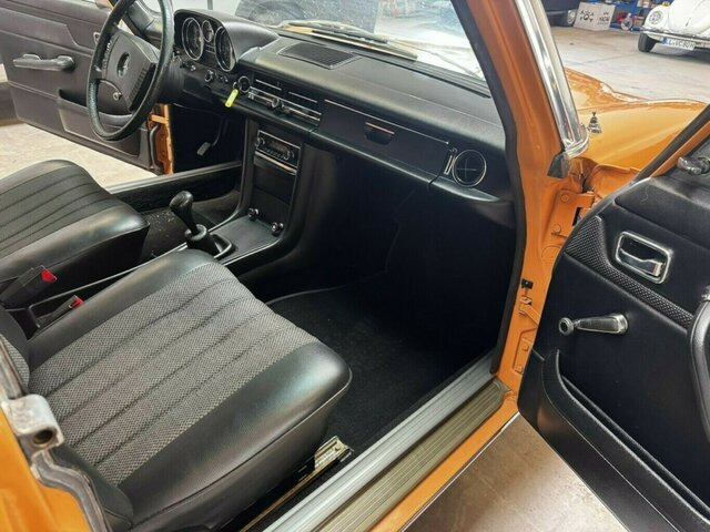 Berlina MERCEDES-BENZ 200 D/8 W115...: foto 13 Berlina MERCEDES-BENZ 200 D/8 W115...: foto 13