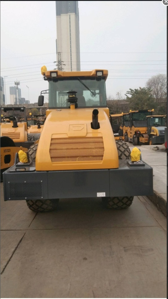 Rullo stradale XCMG CV123 used 12ton single drum vibratory compactor price: foto 7 Rullo stradale XCMG CV123 used 12ton single drum vibratory compactor price: foto 7