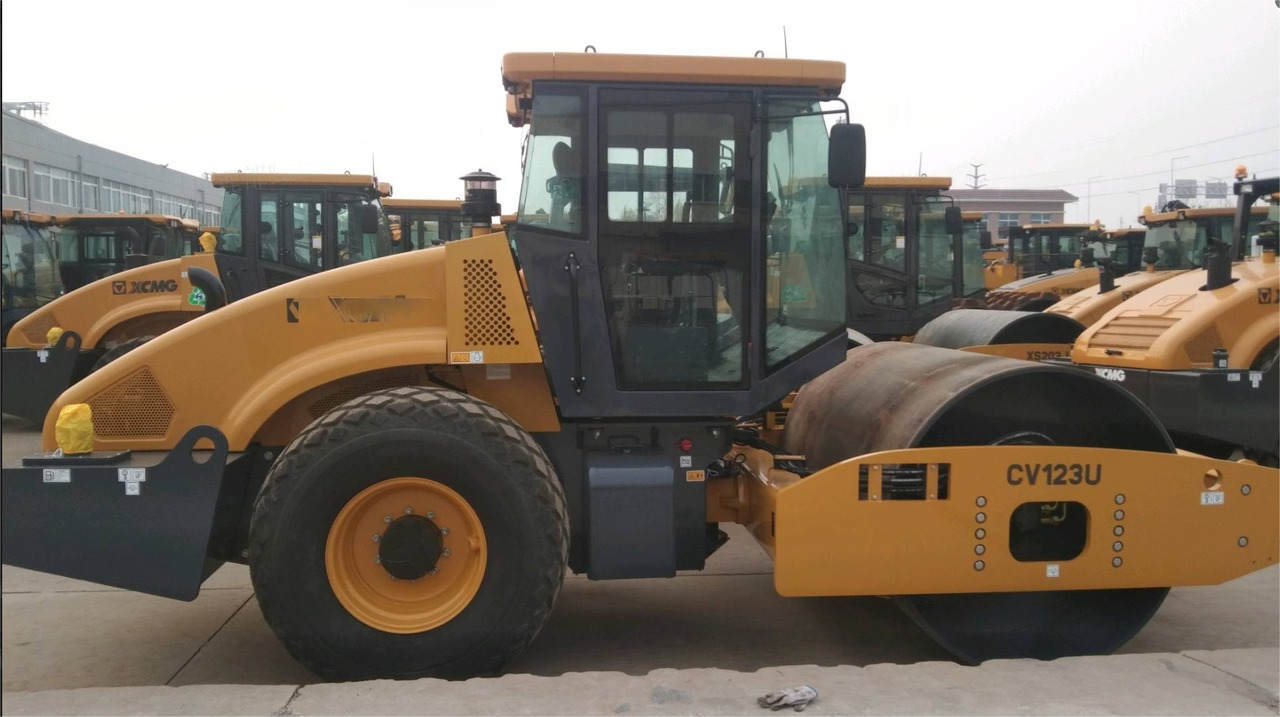 Rullo stradale XCMG CV123 used 12ton single drum vibratory compactor price: foto 6 Rullo stradale XCMG CV123 used 12ton single drum vibratory compactor price: foto 6