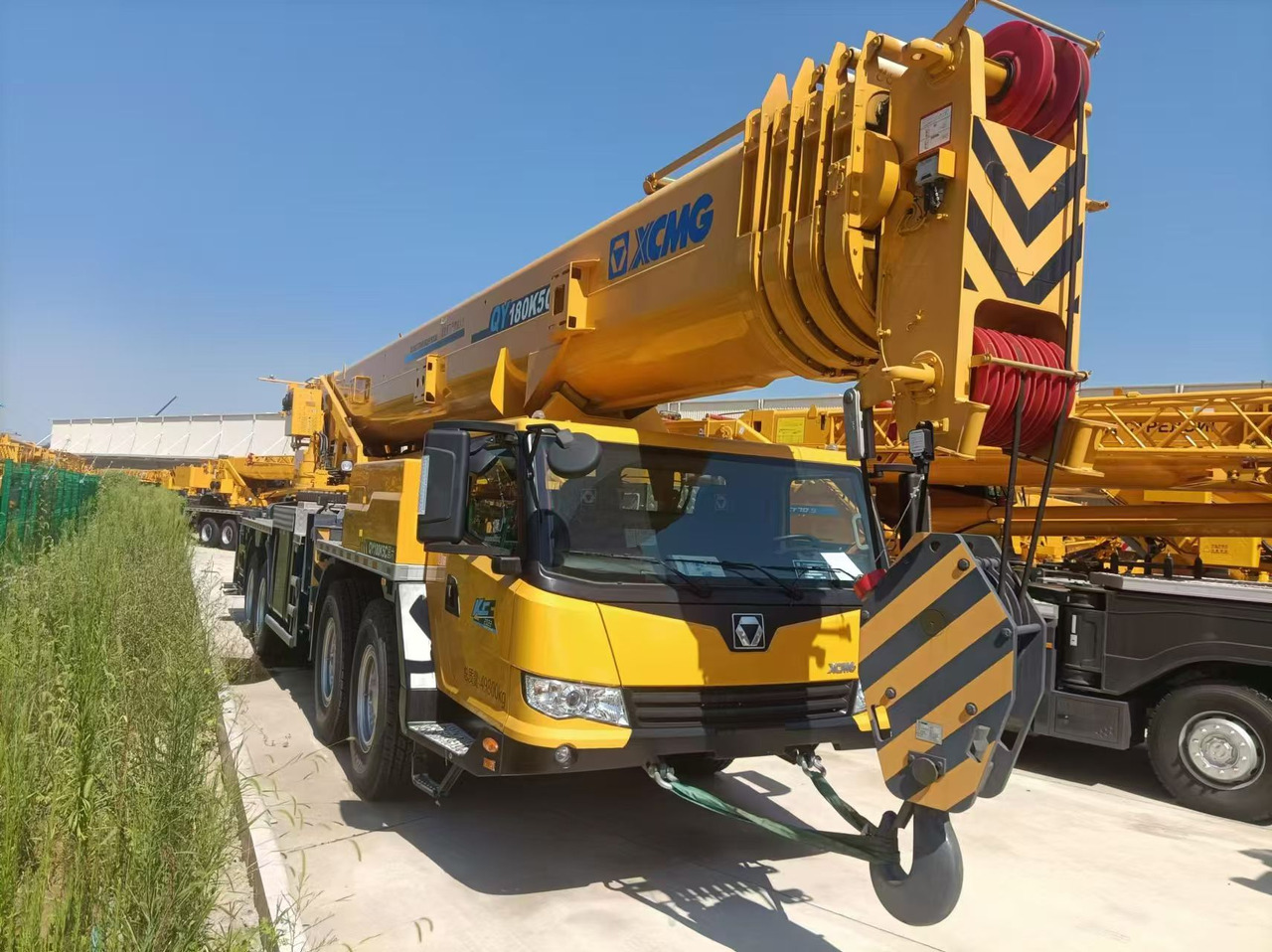 XCMG Factory 180 Ton Used QY180K5C Telescopic Boom Truck Mounted Crane Price List - Autogru: foto 2 XCMG Factory 180 Ton Used QY180K5C Telescopic Boom Truck Mounted Crane Price List - Autogru: foto 2