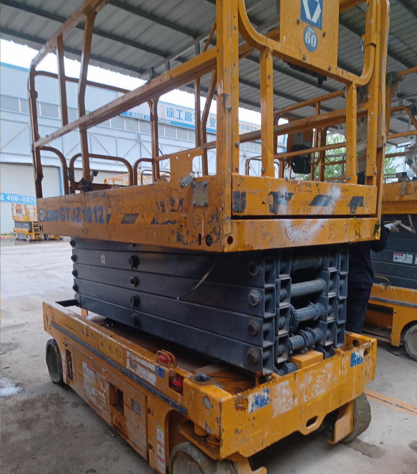 XCMG GTJZ1012 used 10m diesel scissor lift for sale - Piattaforma a pantografo: foto 4 XCMG GTJZ1012 used 10m diesel scissor lift for sale - Piattaforma a pantografo: foto 4