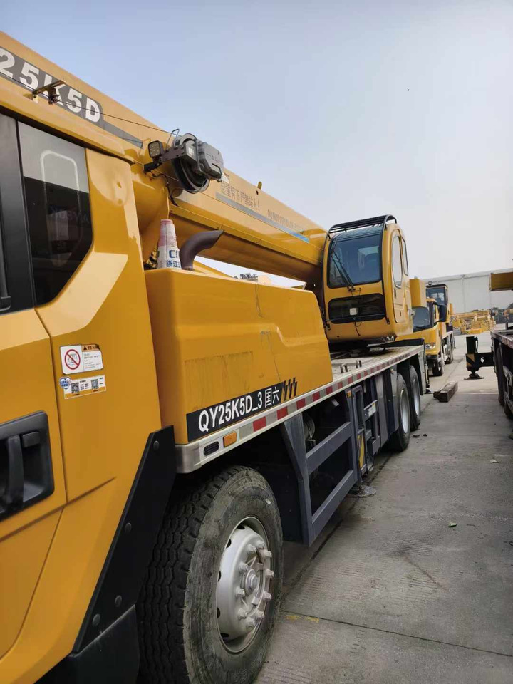XCMG Official 25 Ton Small Truck Crane QY25K5D-3 Used Mobile Crane Machine With Cheap Price - Autogru: foto 3 XCMG Official 25 Ton Small Truck Crane QY25K5D-3 Used Mobile Crane Machine With Cheap Price - Autogru: foto 3