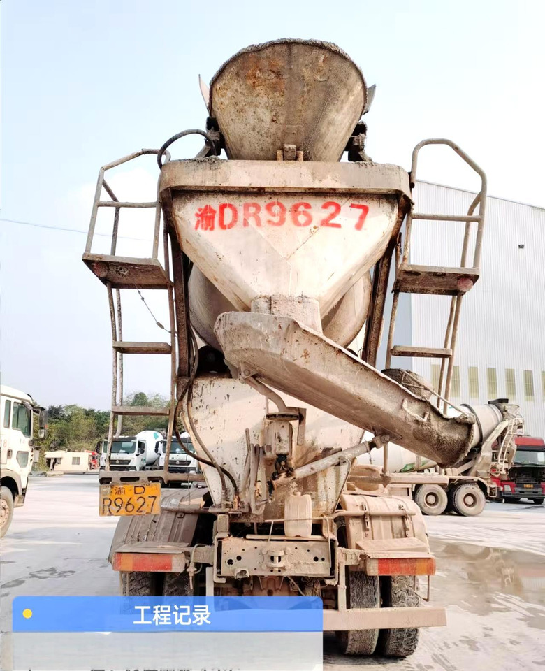 XCMG Official Second Hand G4804B HOWO Concrete Mixer Truck 12 Cubic Hydraulic Concrete Mixer Price List - Autobetoniera: foto 5 XCMG Official Second Hand G4804B HOWO Concrete Mixer Truck 12 Cubic Hydraulic Concrete Mixer Price List - Autobetoniera: foto 5