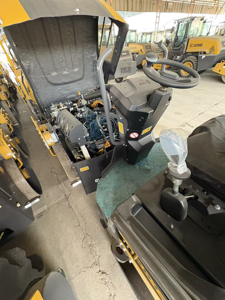 XCMG XD140VT 4ton small Light Diesel Vibratory Road Roller - Mini rullo: foto 4 XCMG XD140VT 4ton small Light Diesel Vibratory Road Roller - Mini rullo: foto 4