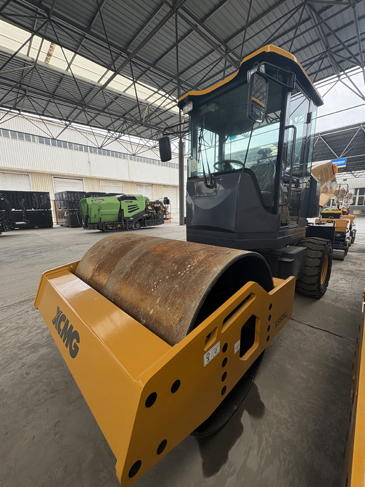 XCMG XS600J 6 ton small single drum Vibratory road Roller - Rullo stradale: foto 4 XCMG XS600J 6 ton small single drum Vibratory road Roller - Rullo stradale: foto 4
