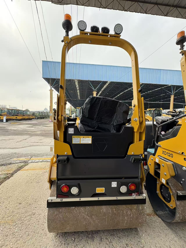 XCMG small XD120 Double Drum Vibratory Road Roller - Mini rullo: foto 3 XCMG small XD120 Double Drum Vibratory Road Roller - Mini rullo: foto 3