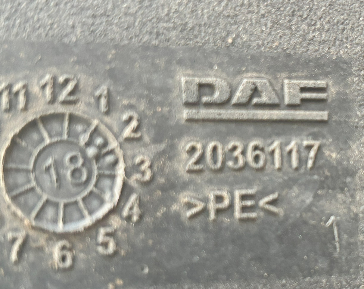 DAF ADBLUE FLUID TANK 90L XF 106 480 - Serbatoio per AdBlue: foto 4 DAF ADBLUE FLUID TANK 90L XF 106 480 - Serbatoio per AdBlue: foto 4