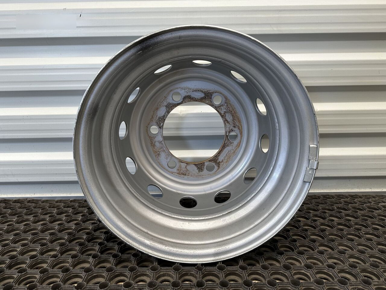 IVECO 6x205 16 IVECO DAILY - Cerchione per Camion: foto 5 IVECO 6x205 16 IVECO DAILY - Cerchione per Camion: foto 5