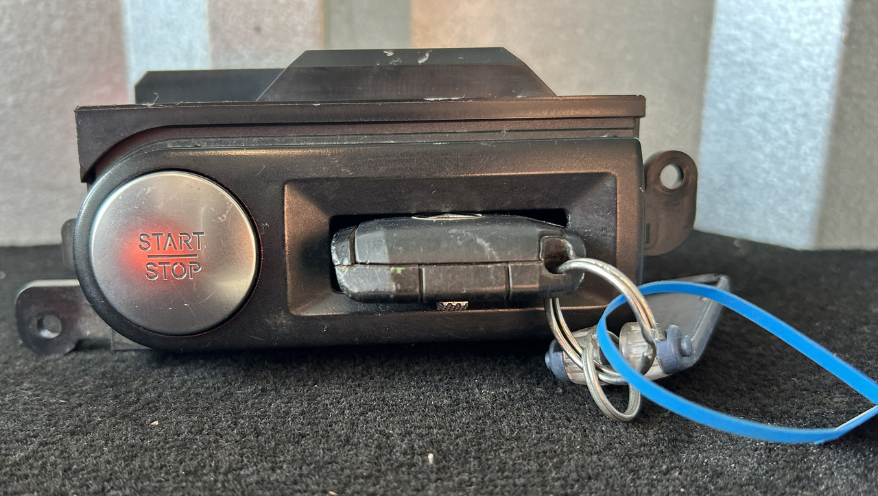 MERCEDES-BENZ ACTROS MP4 START/STOP IGNITION SWITCH - Cruscotto per Camion: foto 1 MERCEDES-BENZ ACTROS MP4 START/STOP IGNITION SWITCH - Cruscotto per Camion: foto 1