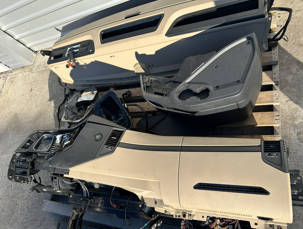 MERCEDES-BENZ KOMPLETNA PRZEKŁADKA WNĘTRZA - DESKA KONSOLA DO ANGLIKA MERCEDES ACTROS MP4 L STREAM SPACE - Cabina: foto 4 MERCEDES-BENZ KOMPLETNA PRZEKŁADKA WNĘTRZA - DESKA KONSOLA DO ANGLIKA MERCEDES ACTROS MP4 L STREAM SPACE - Cabina: foto 4