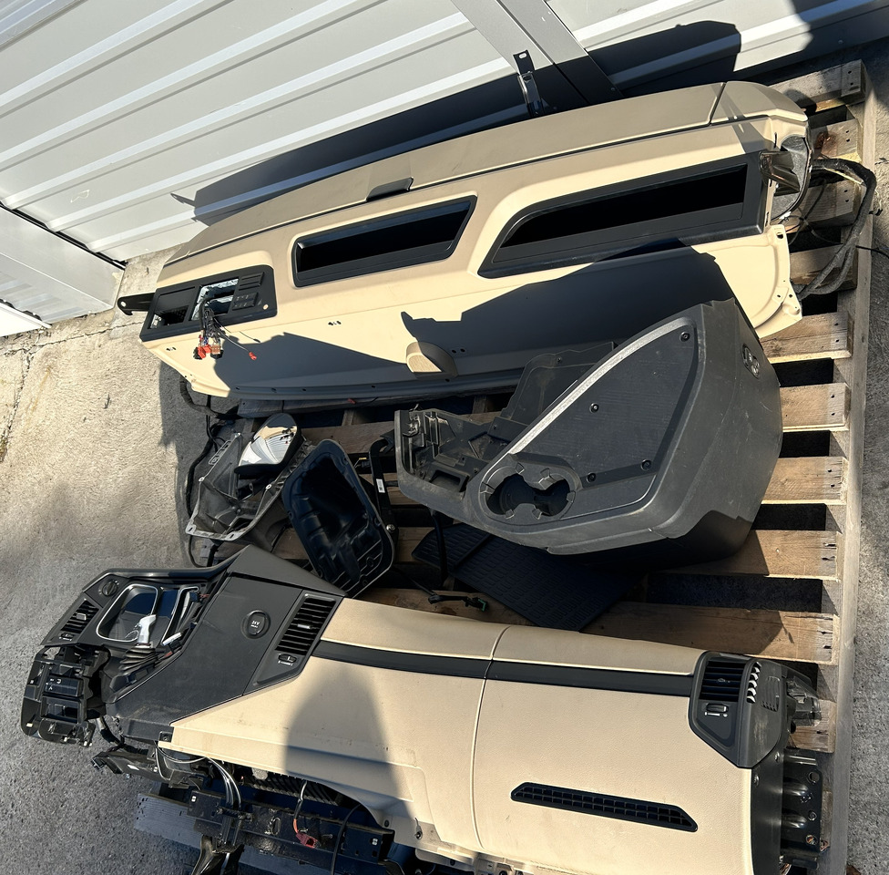 MERCEDES-BENZ KOMPLETNA PRZEKŁADKA WNĘTRZA - DESKA KONSOLA DO ANGLIKA MERCEDES ACTROS MP4 L STREAM SPACE - Cabina: foto 2 MERCEDES-BENZ KOMPLETNA PRZEKŁADKA WNĘTRZA - DESKA KONSOLA DO ANGLIKA MERCEDES ACTROS MP4 L STREAM SPACE - Cabina: foto 2