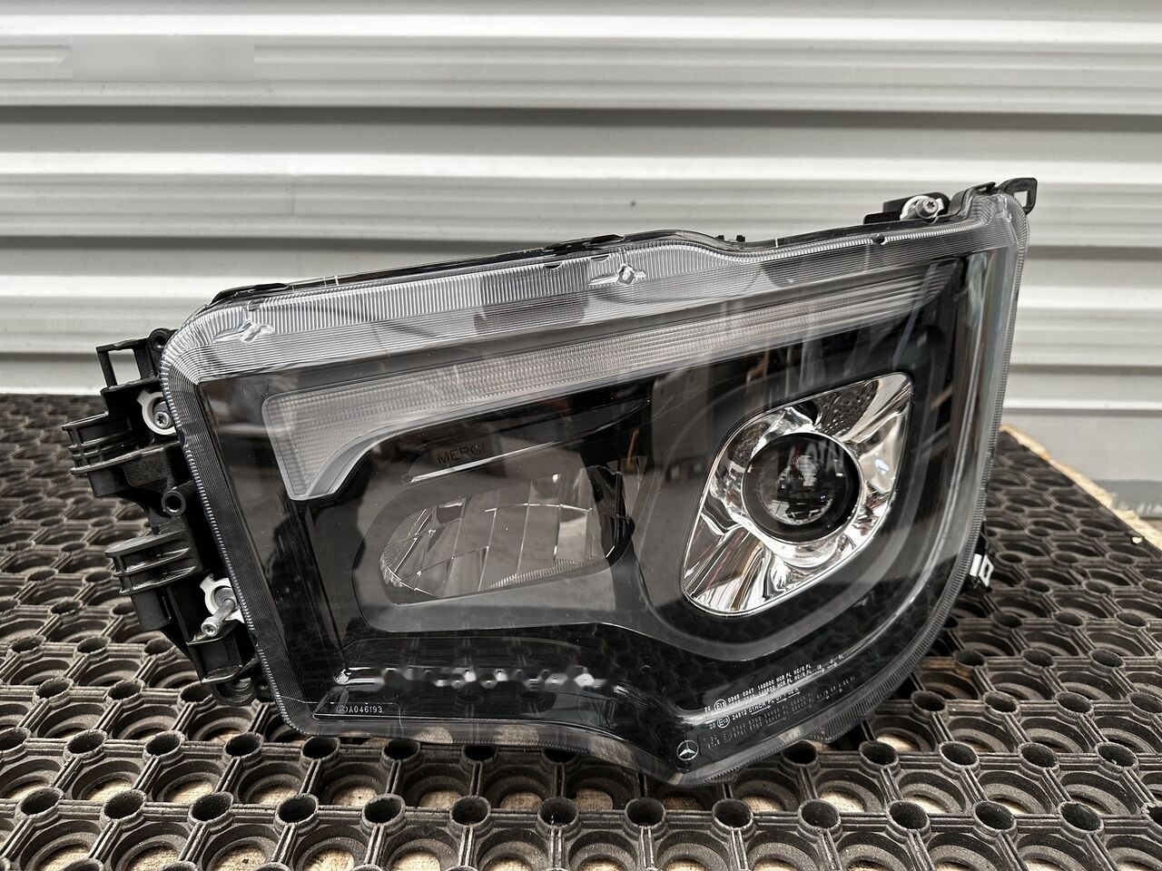 Mercedes-Benz LED ACTROS AROCS MP5 Mercedes-Benz ACTROS MP4 - Fanale per Camion: foto 2 Mercedes-Benz LED ACTROS AROCS MP5 Mercedes-Benz ACTROS MP4 - Fanale per Camion: foto 2