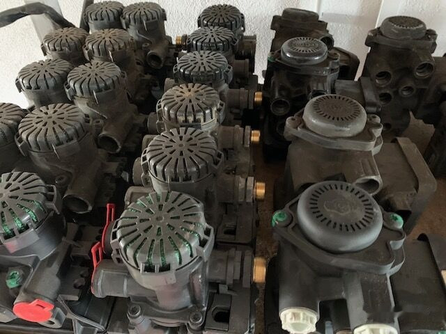 WABCO 1747137 DAF XF 106 truck - Valvola freno per Camion: foto 5 WABCO 1747137 DAF XF 106 truck - Valvola freno per Camion: foto 5