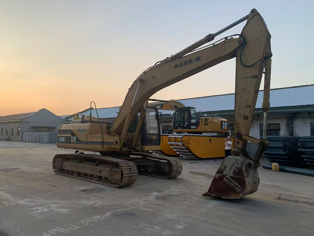 CATERPILLAR Tracked Excavator 20 ton Excavator CAT 320B, 320BL - Escavatore cingolato: foto 1 CATERPILLAR Tracked Excavator 20 ton Excavator CAT 320B, 320BL - Escavatore cingolato: foto 1