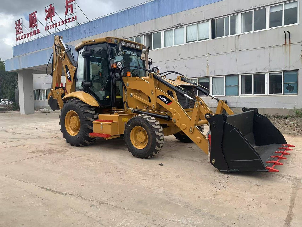 Caterpillar 420F, 420F2 Backhoe Loader with Telescopic Boom - Terna: foto 4 Caterpillar 420F, 420F2 Backhoe Loader with Telescopic Boom - Terna: foto 4