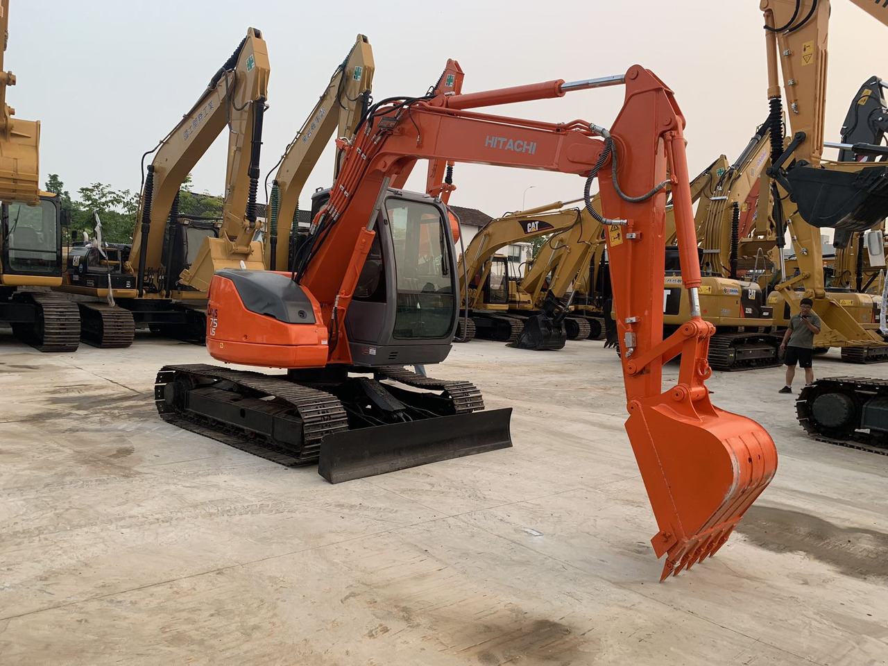 Hitachi Tracked Excavator ZX75 with Blade Dozer - Escavatore cingolato: foto 5 Hitachi Tracked Excavator ZX75 with Blade Dozer - Escavatore cingolato: foto 5