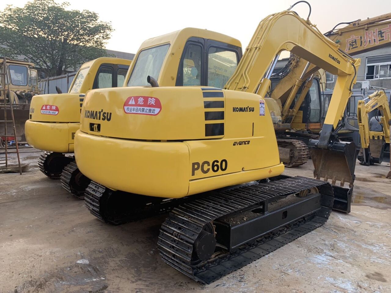 KOMATSU small excavator Komatsu PC60-7 mini digger - Miniescavatore: foto 4 KOMATSU small excavator Komatsu PC60-7 mini digger - Miniescavatore: foto 4