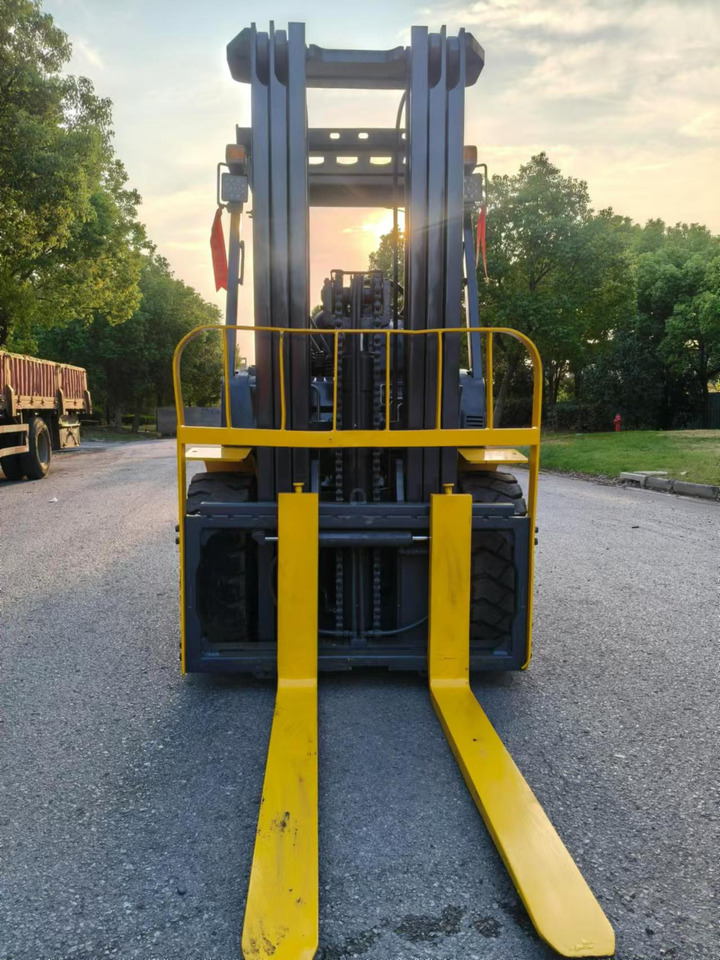 Komatsu Forklift 3 ton Capacity FD30-15, FD30-16, FD30-17 - Carrello elevatore diesel: foto 4 Komatsu Forklift 3 ton Capacity FD30-15, FD30-16, FD30-17 - Carrello elevatore diesel: foto 4