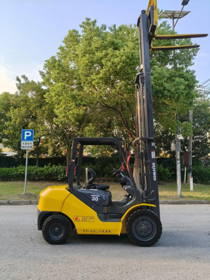 Komatsu Forklift 3 ton Capacity FD30-15, FD30-16, FD30-17 - Carrello elevatore diesel: foto 1 Komatsu Forklift 3 ton Capacity FD30-15, FD30-16, FD30-17 - Carrello elevatore diesel: foto 1
