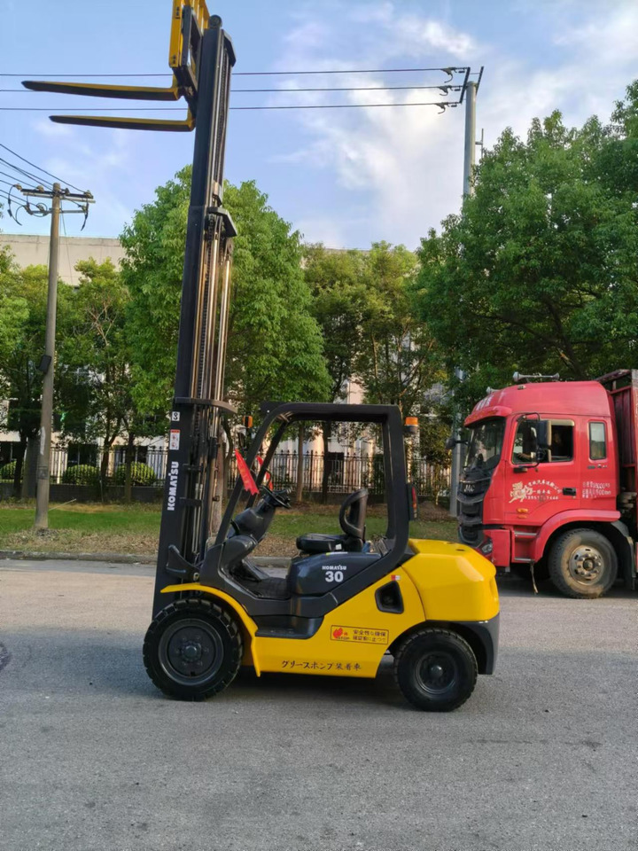 Komatsu Forklift 3 ton Capacity FD30-15, FD30-16, FD30-17 - Carrello elevatore diesel: foto 2 Komatsu Forklift 3 ton Capacity FD30-15, FD30-16, FD30-17 - Carrello elevatore diesel: foto 2