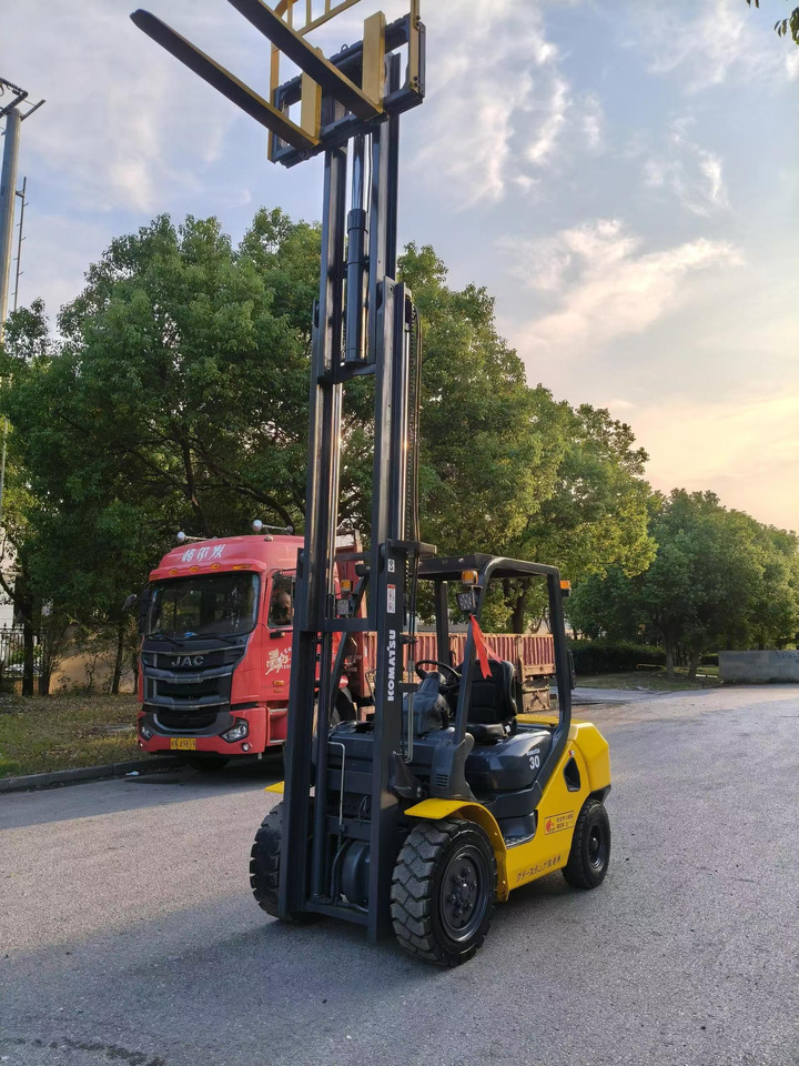 Komatsu Forklift 3 ton Capacity FD30-15, FD30-16, FD30-17 - Carrello elevatore diesel: foto 3 Komatsu Forklift 3 ton Capacity FD30-15, FD30-16, FD30-17 - Carrello elevatore diesel: foto 3
