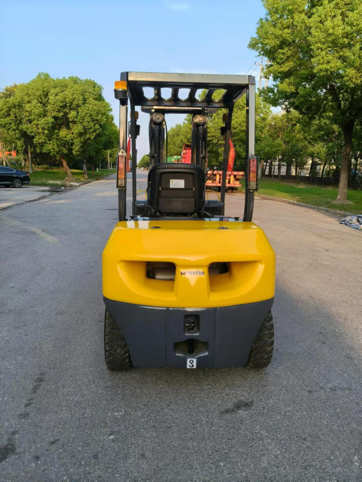 Komatsu Forklift 3 ton Capacity FD30-15, FD30-16, FD30-17 - Carrello elevatore diesel: foto 5 Komatsu Forklift 3 ton Capacity FD30-15, FD30-16, FD30-17 - Carrello elevatore diesel: foto 5