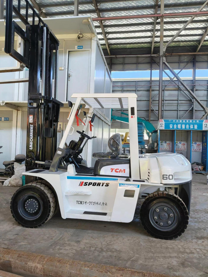 TCM Forklift Truck Secondhand 6 ton Diesel Forklift - Carrello elevatore diesel: foto 2 TCM Forklift Truck Secondhand 6 ton Diesel Forklift - Carrello elevatore diesel: foto 2