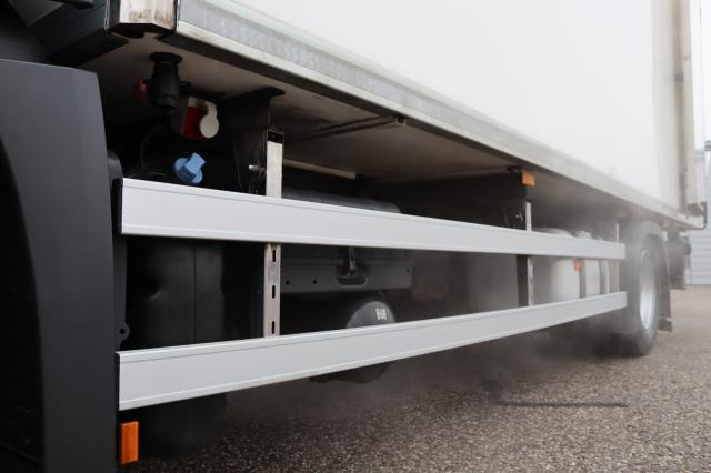 Mercedes-Benz Antos 1832 L - Autocarro frigorifero: foto 3 Mercedes-Benz Antos 1832 L - Autocarro frigorifero: foto 3