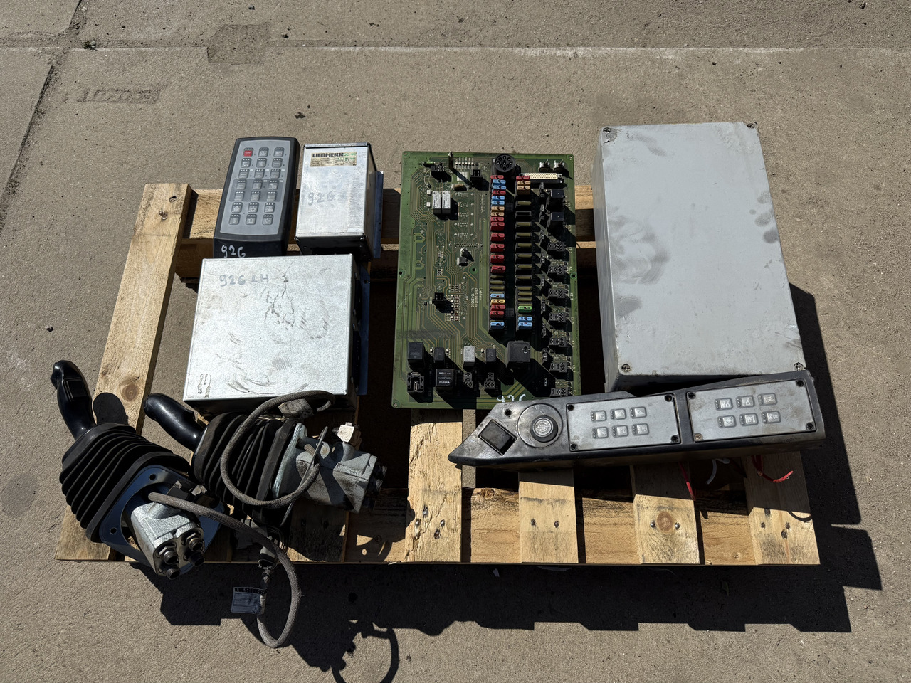 LIEBHERR R926 - ECU per Escavatore cingolato: foto 1 LIEBHERR R926 - ECU per Escavatore cingolato: foto 1