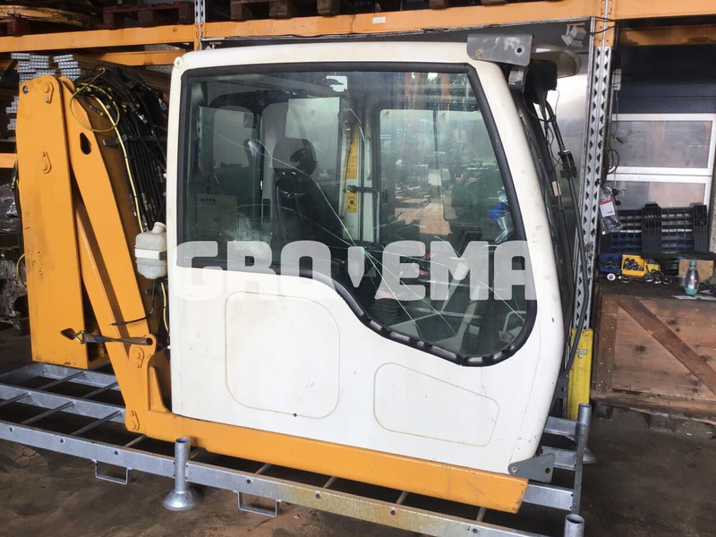 Liebherr A904C Li / A900C Li / A944C Li / A914C li / A934C Li / A924C Li / R900C Li / R944C Li / R904C / R914C / R924 C / R954C / A954C L - Cabina e interni: foto 1 Liebherr A904C Li / A900C Li / A944C Li / A914C li / A934C Li / A924C Li / R900C Li / R944C Li / R904C / R914C / R924 C / R954C / A954C L - Cabina e interni: foto 1